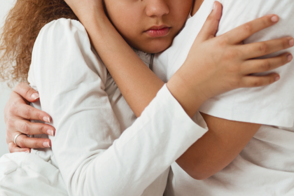 Чому дитина не любить маму і як виправити ситуацію