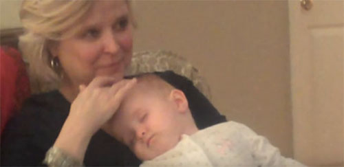 Причини і симптоми головного болю у грудничка