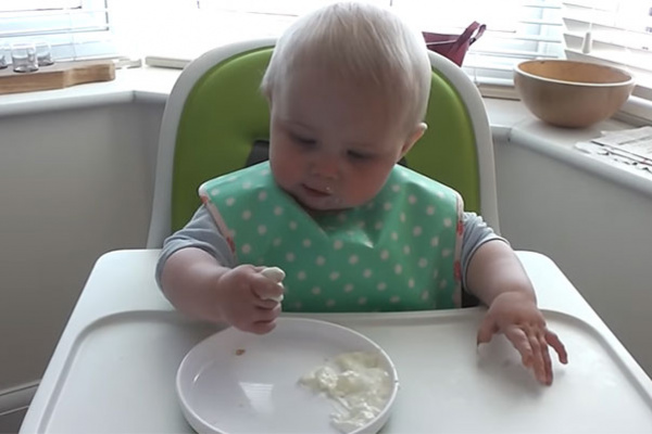 Коли можна починати давати сир немовляті