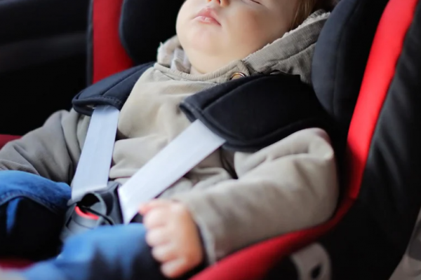 Правила перевезення дітей в легковому автомобілі