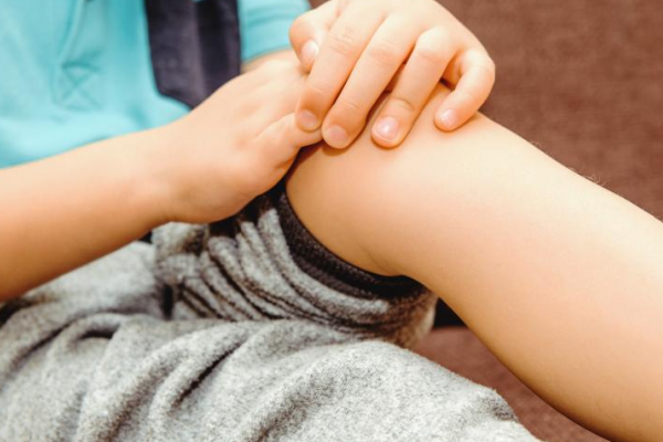 У дитини хрумтять суглоби: причини і що робити