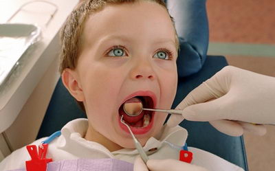 Коротка вуздечка мови у дитини: що робити