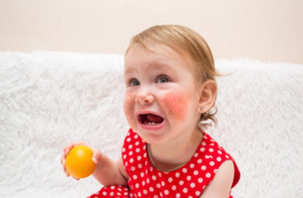 Коли дитині можна починати давати цитрусові: апельсини та мандарини
